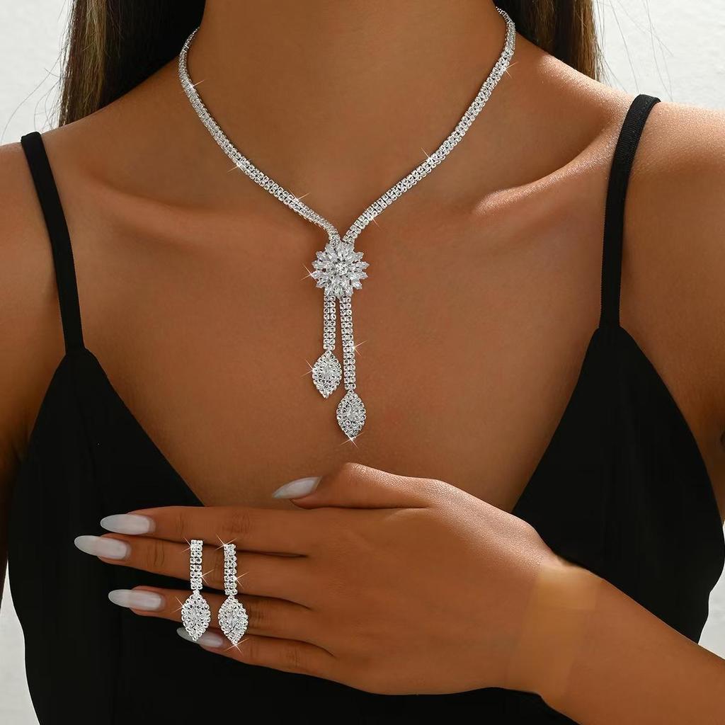 European & American Floral Zircon Necklace: Elegant Bridal Jewelry Set for Weddings & Banquets