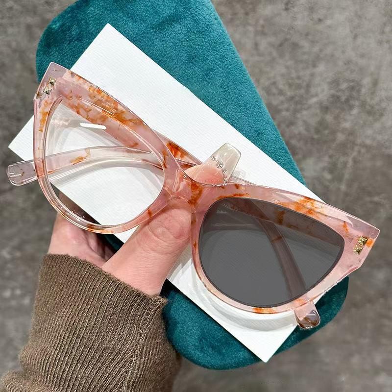 New Cat Eye Rice Nail Photochromic Myopia Glasses Retro Fashion Women's Personalized Anti UV and Anti Blue Light Glasses