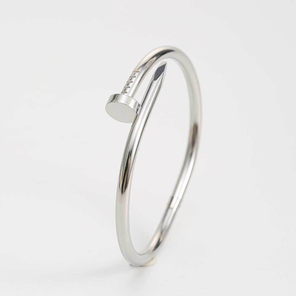 Vendita Calda Braccialetto con Fibbia ad Ardiglione in Acciaio Inossidabile Design Personalizzato Lusso Leggero Semplice Moda Braccialetto Senza Colore Per Donne