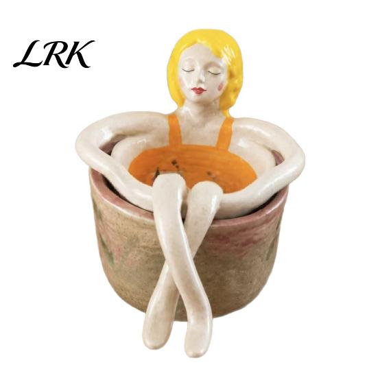 Decorative Tea Steeper for Lovers Bathing Girl Infuser Loose Leaf Tea, Fine Mesh Strainer, Creative Resin Personalized Accessory Sitting Figure Filter