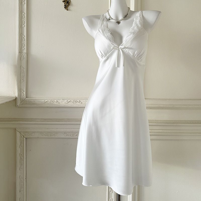 

Good Morning with You Moonlight Ballet Purple Pure Desire V-neck Strap Nightdress with Chest Pad Ice Silk Sexy Pajamas Homewear Pure White (removable chest pad) 165 (L)