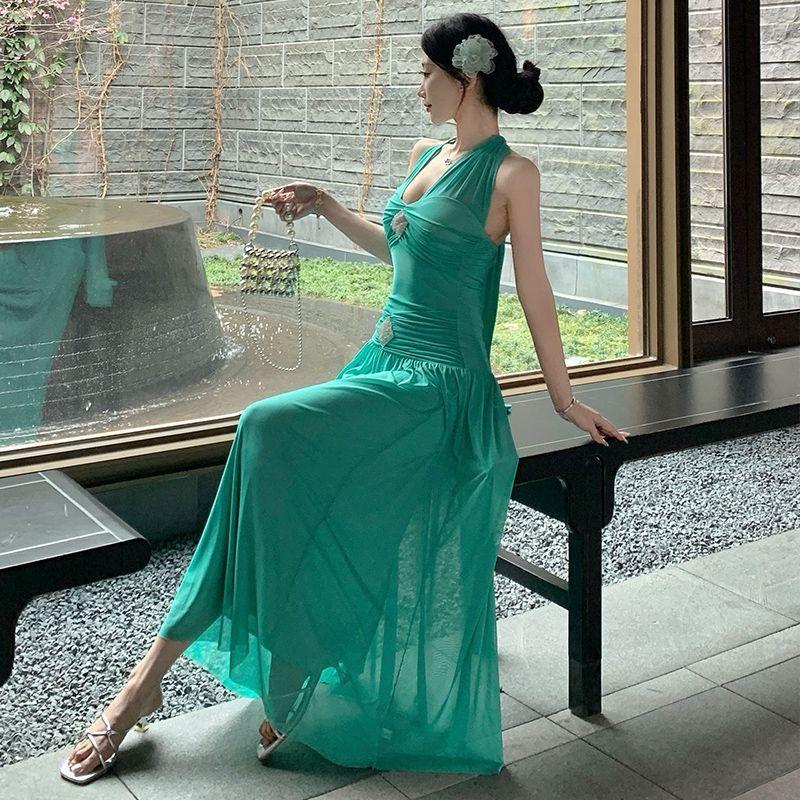 French neck close waist and thin V-neck seaside vacation dress, sexy pure desire style long high-end waist pinch skirt