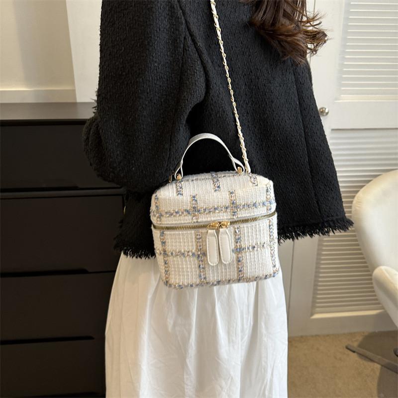 Black And White Pu Street Fashion Bucket Bag For Women With Chain Strap 2023 New Style