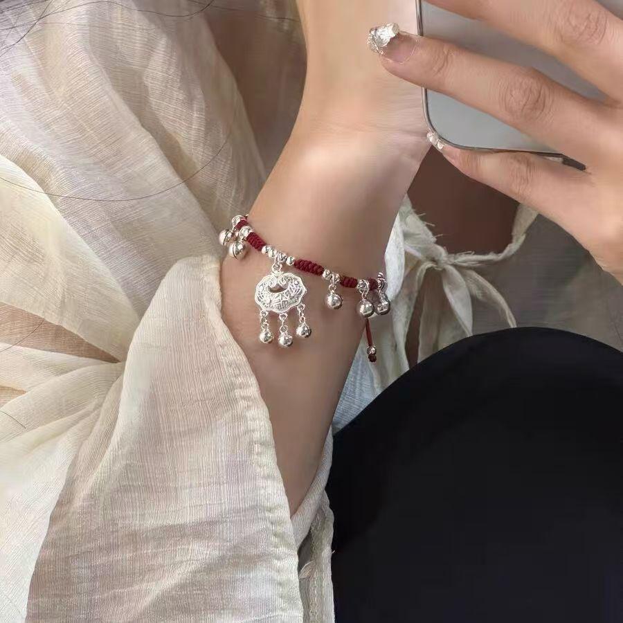 Baroque Pearl Drawstring Bracelet: Women's Light Luxury, Irregular Design, Exquisite Handcrafted Jewelry.