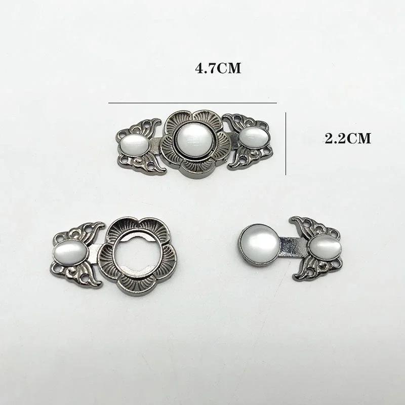 1 Pair Women's Retro Brooches Clothing Cardigan Sweater Blouse Shawl Clips Shirt Collar Flower Pattern Duck Clip Clasps Scar