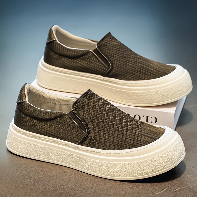 Man Thick Sole Casual Board Shoes Slip On Lazy Sneakers Versatile Trendy Footwear Student Daily Commute Street Walking Shoes