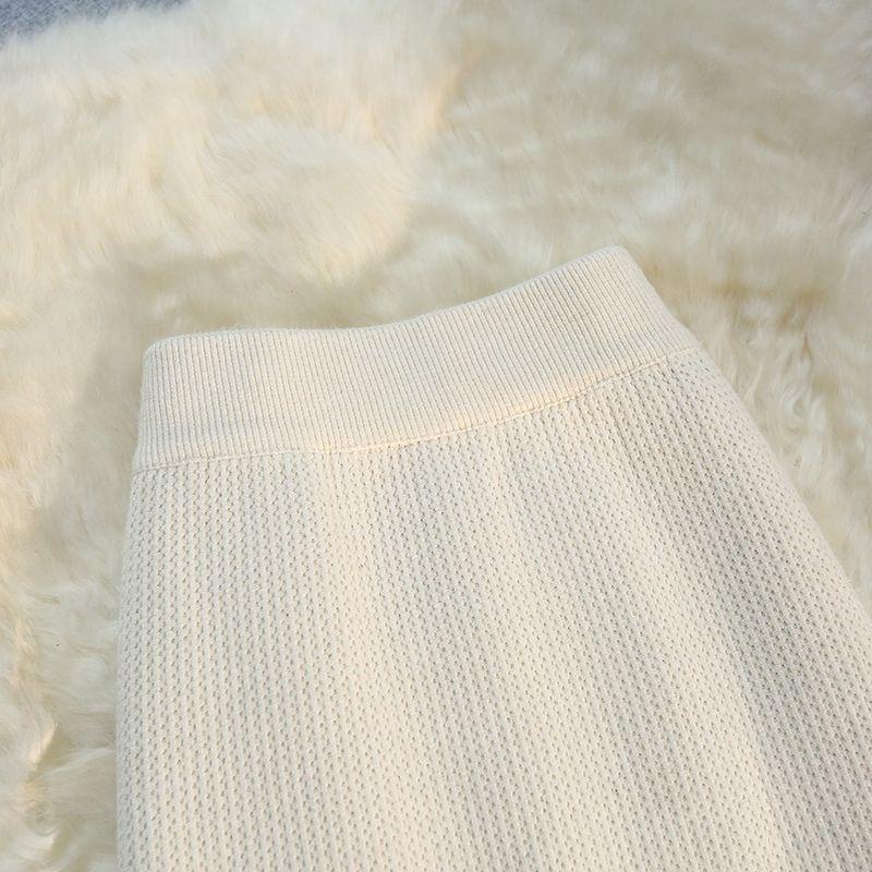 Вязаная юбка средней длины для женщин осенью и зимой. Плюшевая юбка с разрезом на спине — фото 5