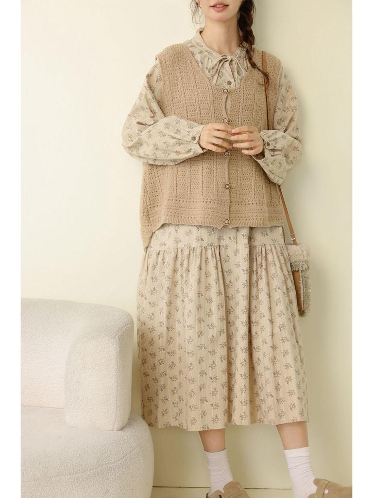 Autumn 2025 Vintage Round Neck Crochet Knit Vest