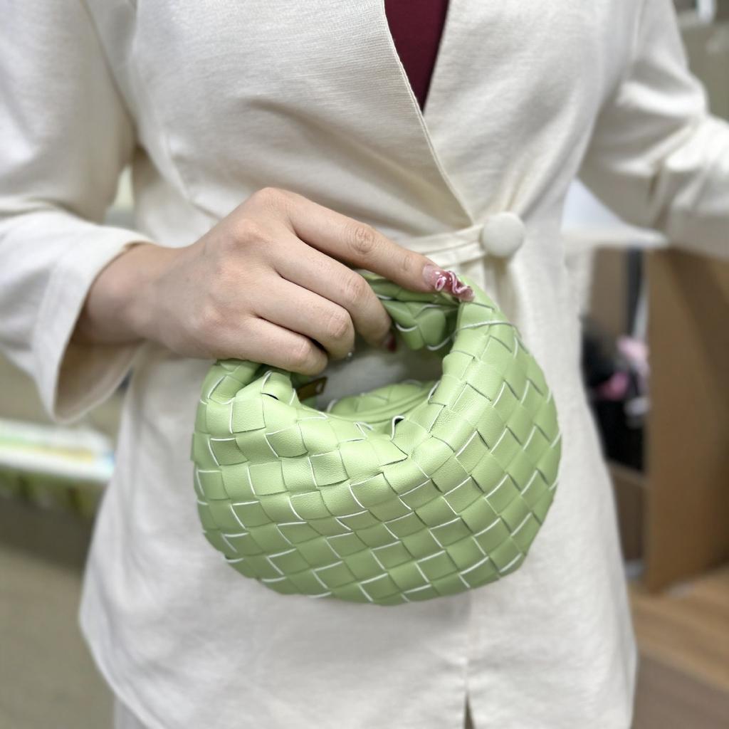 Popular Woven Bag 2025 Spring New Cloud Messenger Bag Versatile Mini Handbag Manufacturer Price
