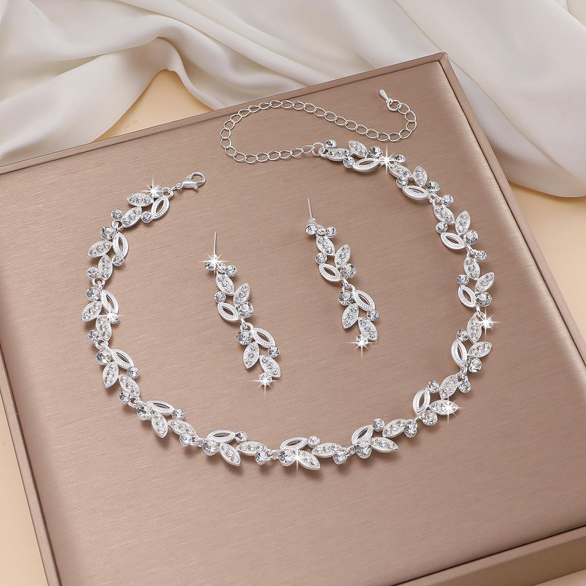 

Leaf Design Necklace and Earrings Set with Cubic Zirconia Stones Adjustable Chain Length for Women Jewelry Accessories One Size