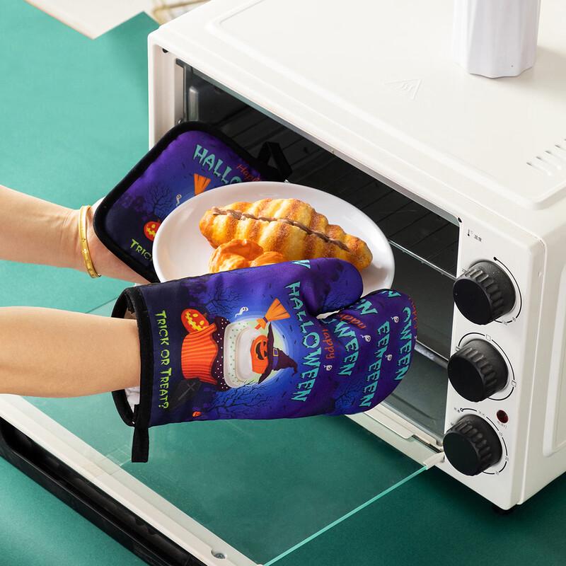 MDNG Halloween Haunted House Oven Mitt