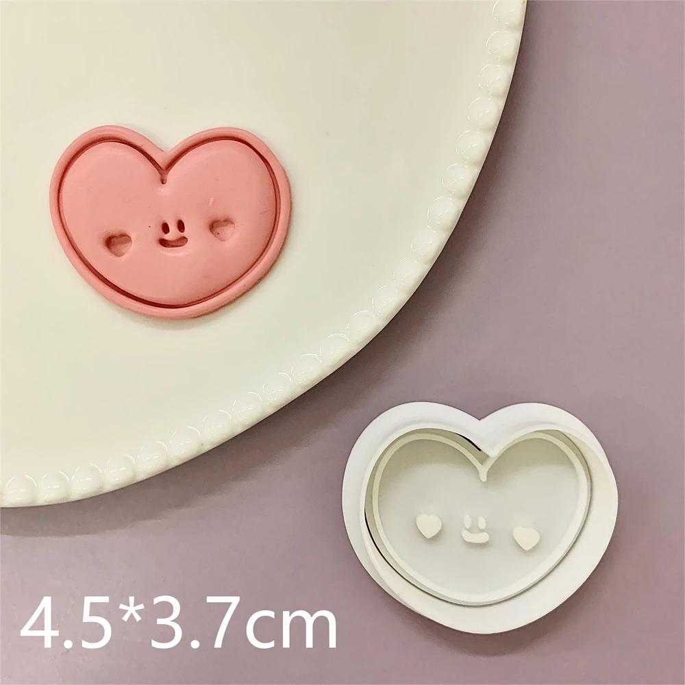 Cute Animal Cookie Embossing Stamp Fish Bear Rabbit Cake Mold Love Heart Shaped Cartoon Biscuit Mold Baking Biscuit Cutters