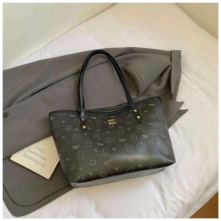 

Сумка-тоут премиум-качества большой вместимости женская 2025 новая модная универсальная сумка подмышку трендовая сумка-мессенджер для通勤