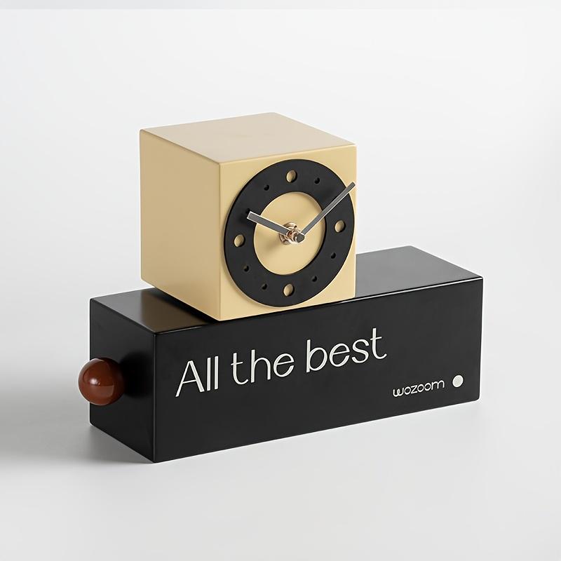 

Творческие часы-сиденье Art Block, Бесшумный цифровой дисплей, Неправильная форма с зеленым верхним глобусом, Белое основание, Послание «Всего наилучшего»