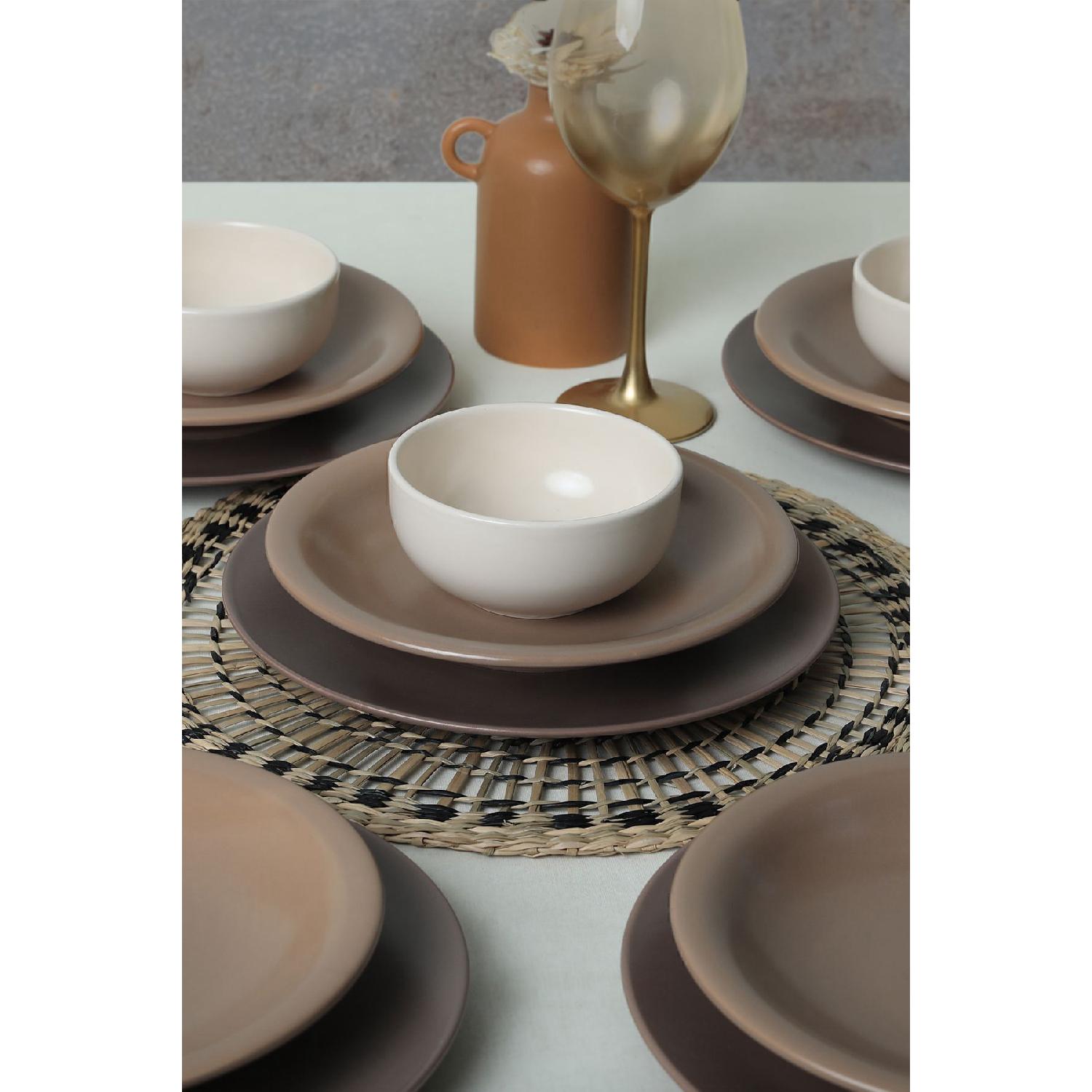 

Набор столовой посуды Brown Mix из 18 предметов на 6 персон 950-958-977
