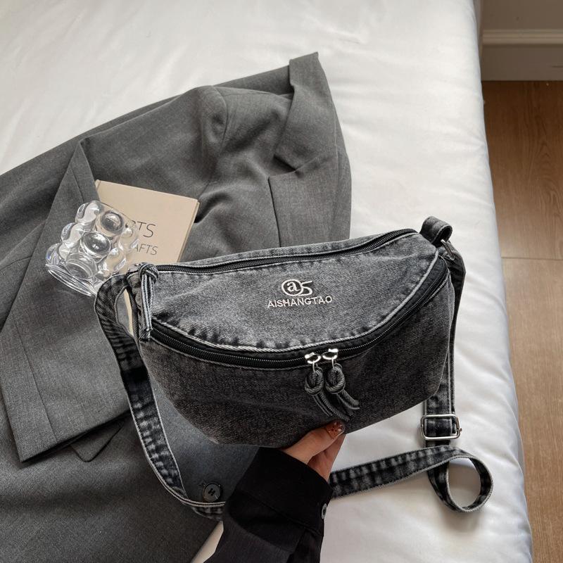 Casual Sports Style Lightweight Denim Bag Women's 2025 Autumn New Niche Shoulder Messenger Bag Simple Saddle Bag