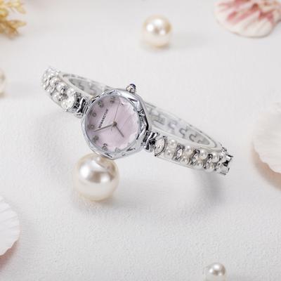2025 Silver Ladies Pearl Bracelet Alloy Case Rhinestone Scale French Elegant Fashion Fairy Quartz Watch Party Gift for Ladies.