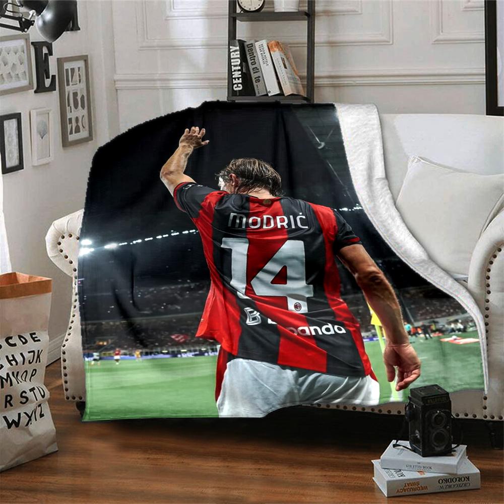 Luka Modrić Football Player Flannel Throw Blanket, Soft Warm Sofa Bed Cover, Soccer Fan Home Decor Gift for Living Room Bedroom