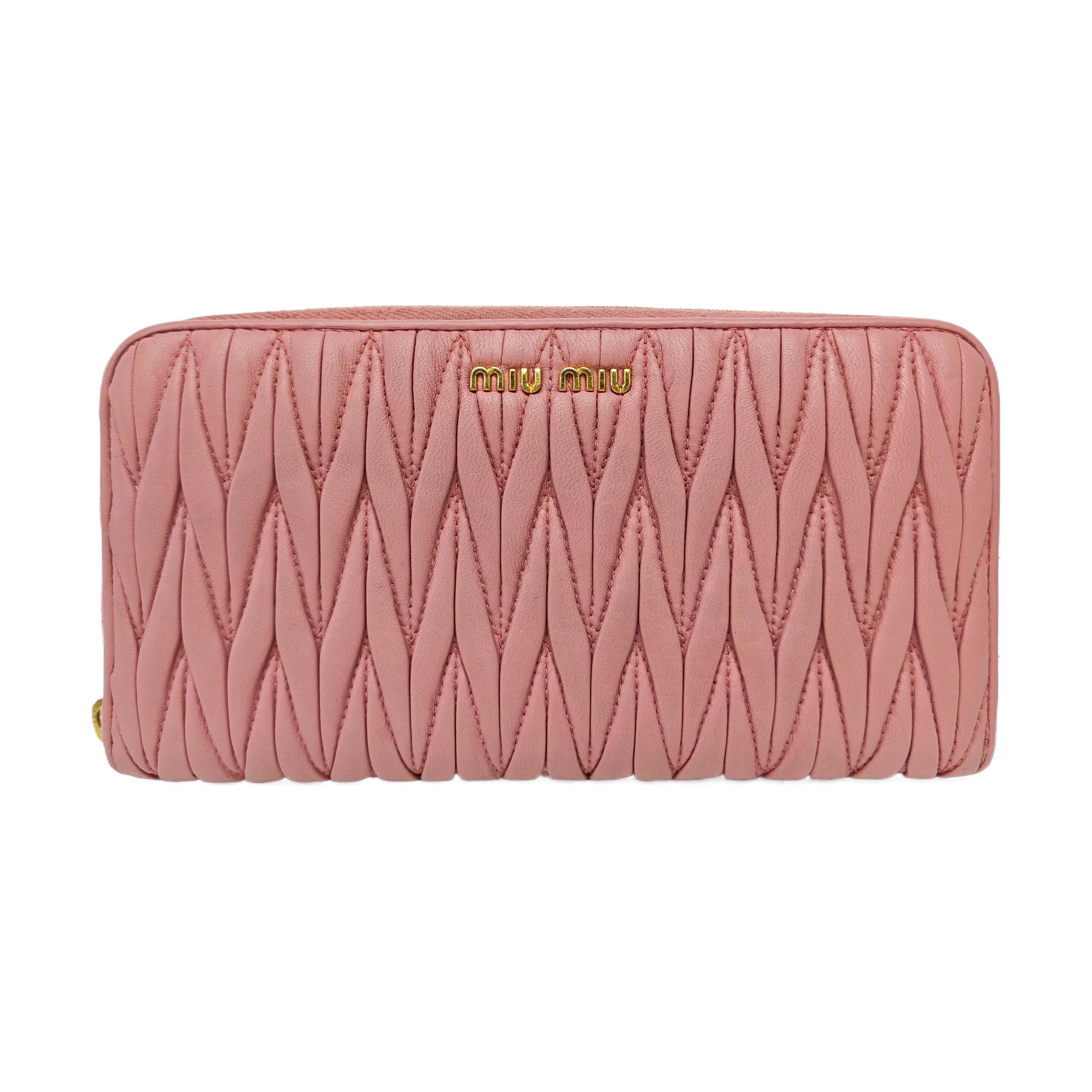 [Pre-Owned] Light Pink Lambskin Quilted Wallet