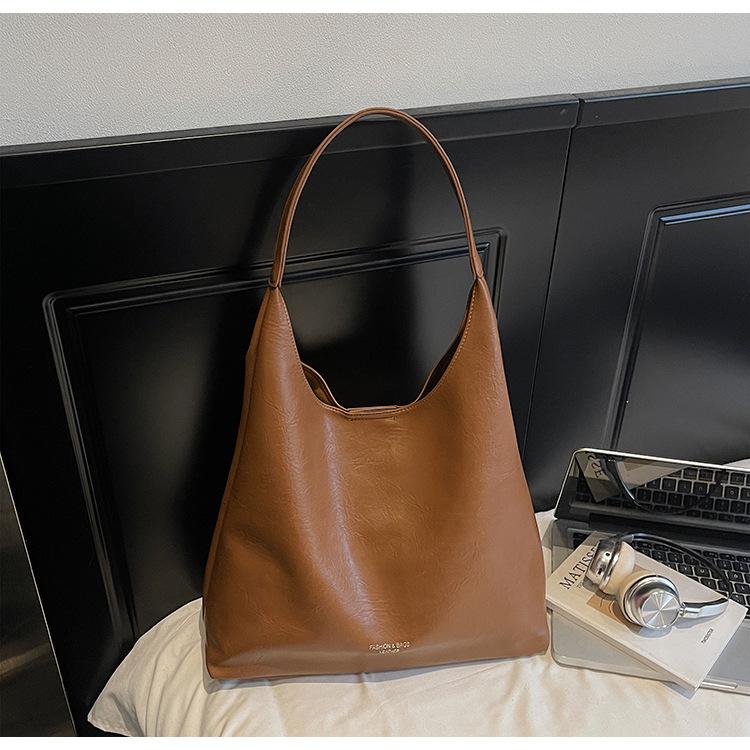 

Сумка премиум-класса, простая, большой вместимости, женская, новая коллекция 2025 года, в стиле ретро, модная, для работы, повседневная, на плечо, сумка-тоут коричневый