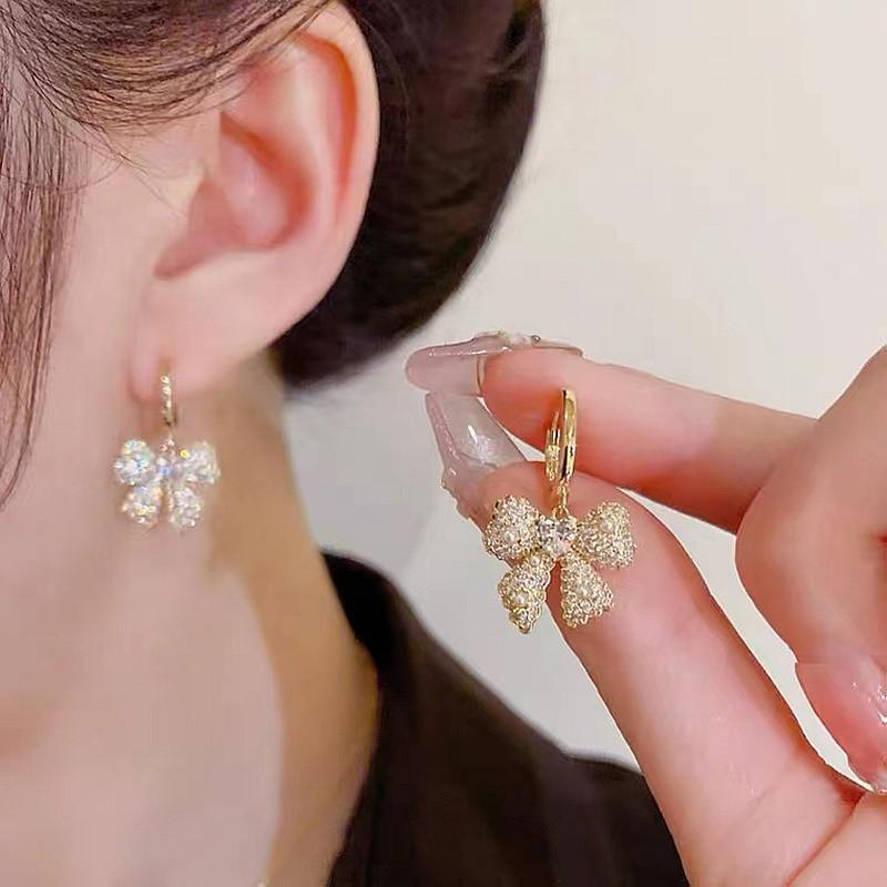 Fashion ins cold wind simple light luxury high-end ear buckle temperament geometric earrings women's small and versatile tide earrings