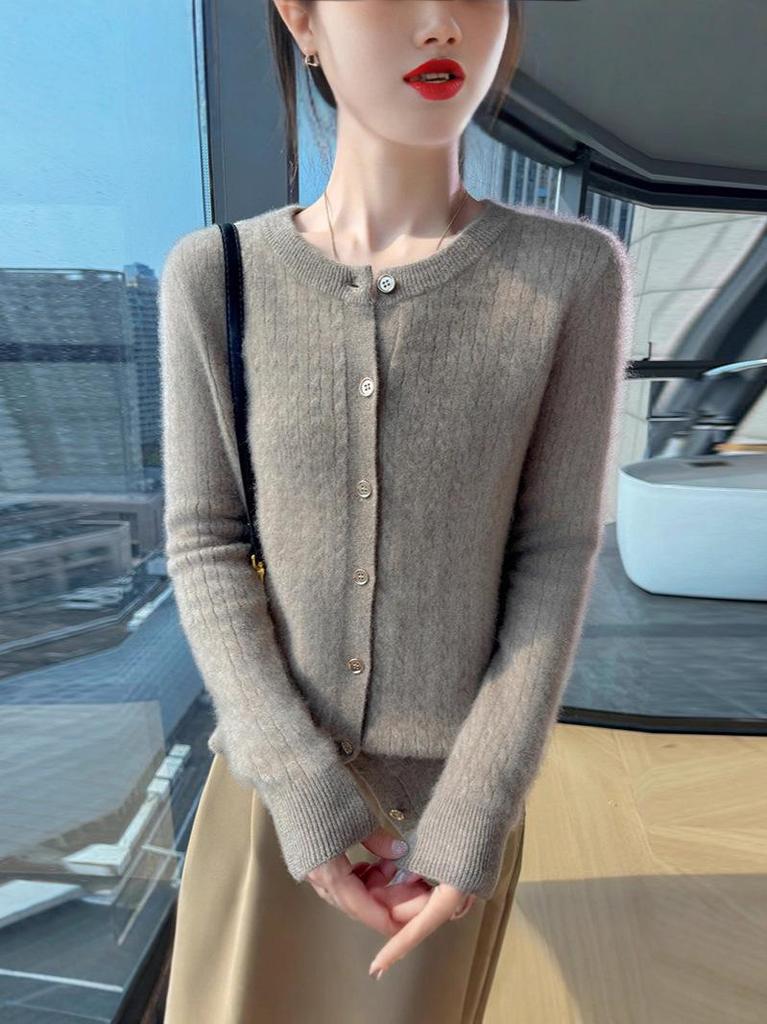 Retro Cable Knit Round Neck Cardigan - Women's Long Sleeve, Loose Fit, Short Sweater Coat for Autumn/Winter
