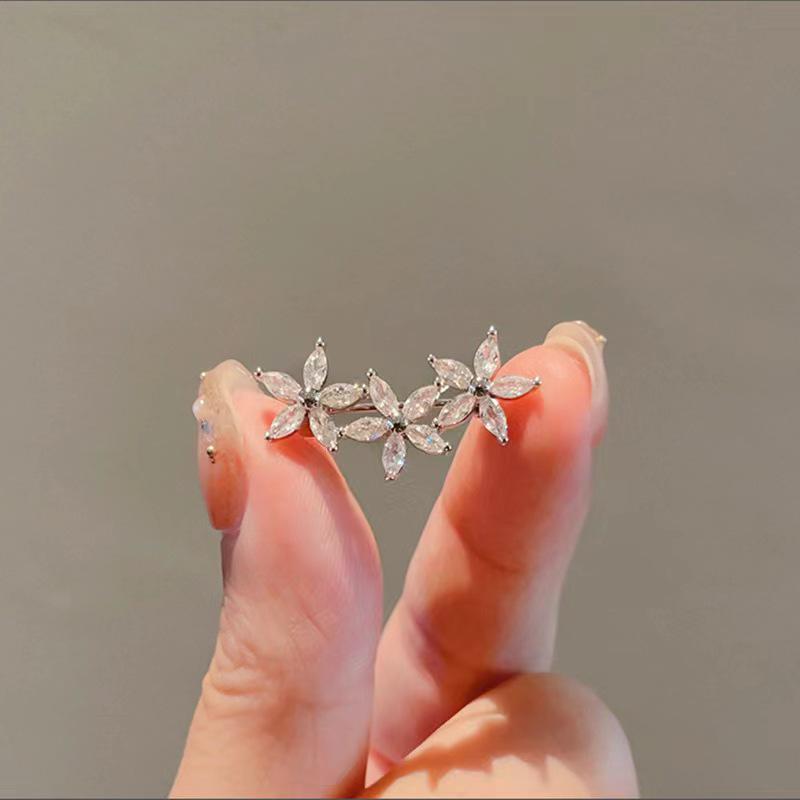 

Висококласна брошка проти оголення: Універсальна шпилька без шиття для жіночого одягу