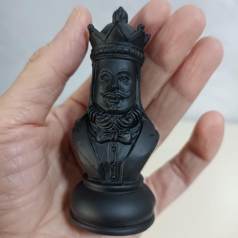 32pcs Resin Chess Pieces Figurines King Knight Queen Statues Home Decor Complete Chessmen International Word Chess Set