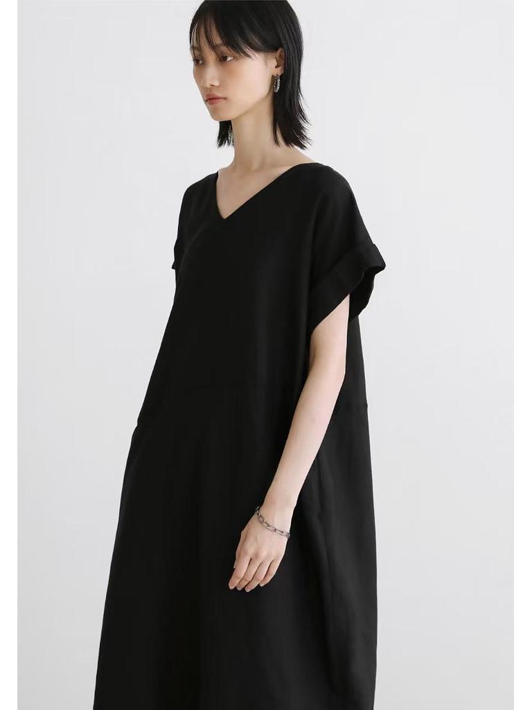 Japanese Retro Linen V-neck Dress with Big Pockets (2025 Collection)