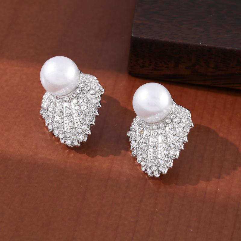 Vintage French Pearl No-Pierce Earrings: Elegant Luxury Clip-ons for Women