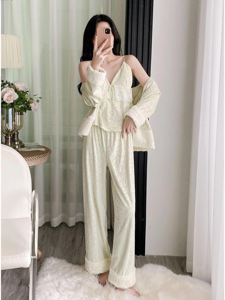 Samt-Pyjama-Set für Damen, Herbst-Winter: Luxuriöse, niedliche Dreiteilige Hauskleidung