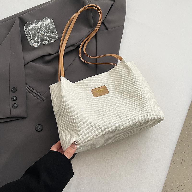 

Сумка большой вместимости Женская 2025 Новая Сто Простая Сумка через плечо хаки