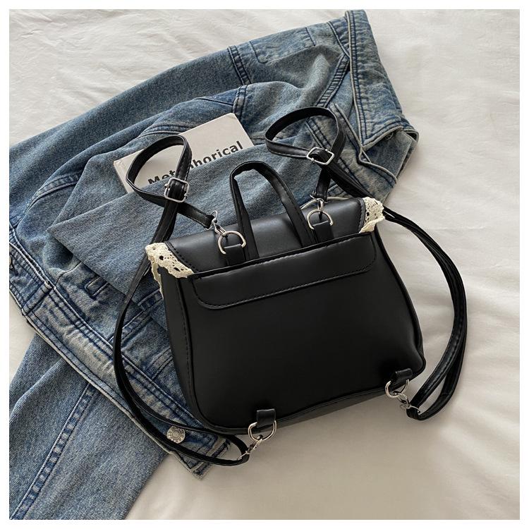 Modny damski plecak na jedno ramię z koronką i kokardą na lato 2025