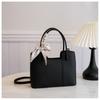 Today's popular bags are women's summer versatile new casual messenger bags and women's portable bucket bags.