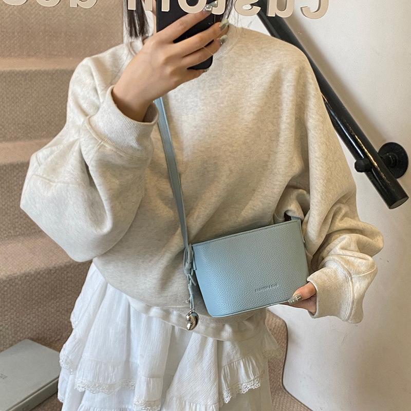 Niche Design Casual Shoulder Bag Women'S Commuter Oblique Span Small Bag Hand Carrying Bucket Bag