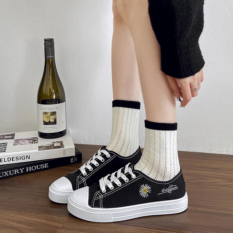 Fashion 2025Women's Casual Sports Shoes Autumn New Round Head Front Lacing Cloth Soft Sole Non-slip Low Top Single Shoes