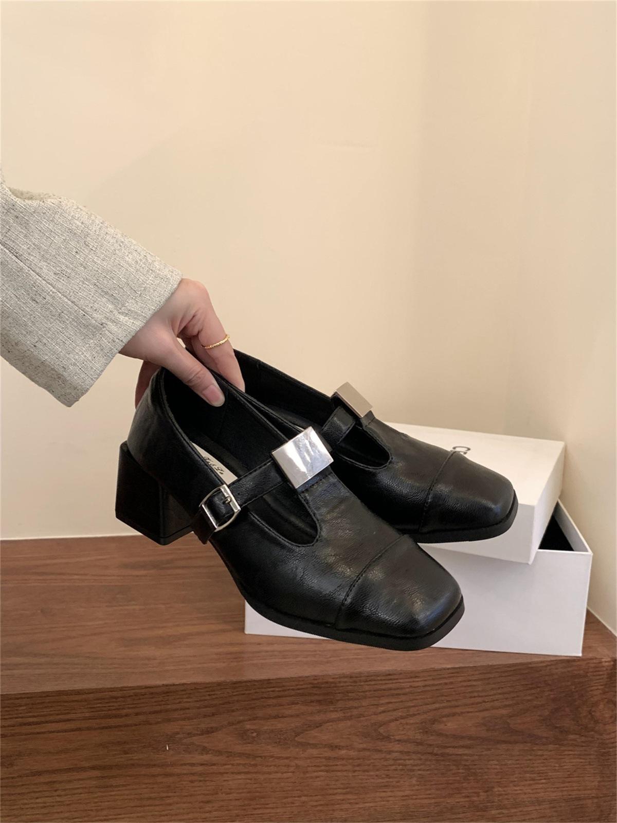 

Wind square head thick heel soft leather metal buckle Mary Jane shoes spring and autumn light mouth T-buckle with single shoes 40 чорний