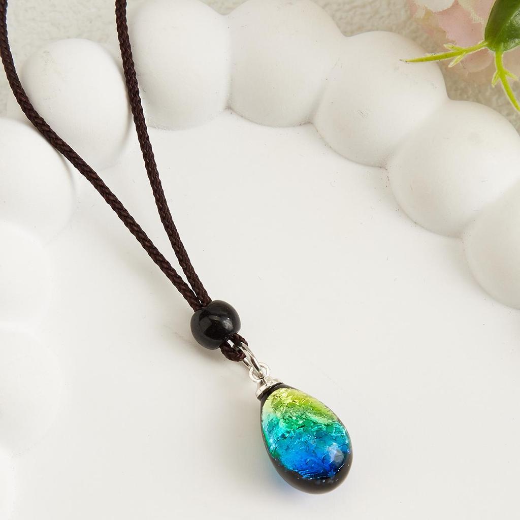 Ręcznie robiony szklany naszyjnik z zawieszką w kształcie świetlika i fluorescencyjnej kropli wody dla kobiet