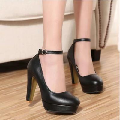 Mode 2024 Neue Damenmode Einfache runde Zehenpartie mit dicken Sohlen Slip-On einfarbige Schnalle High Heels