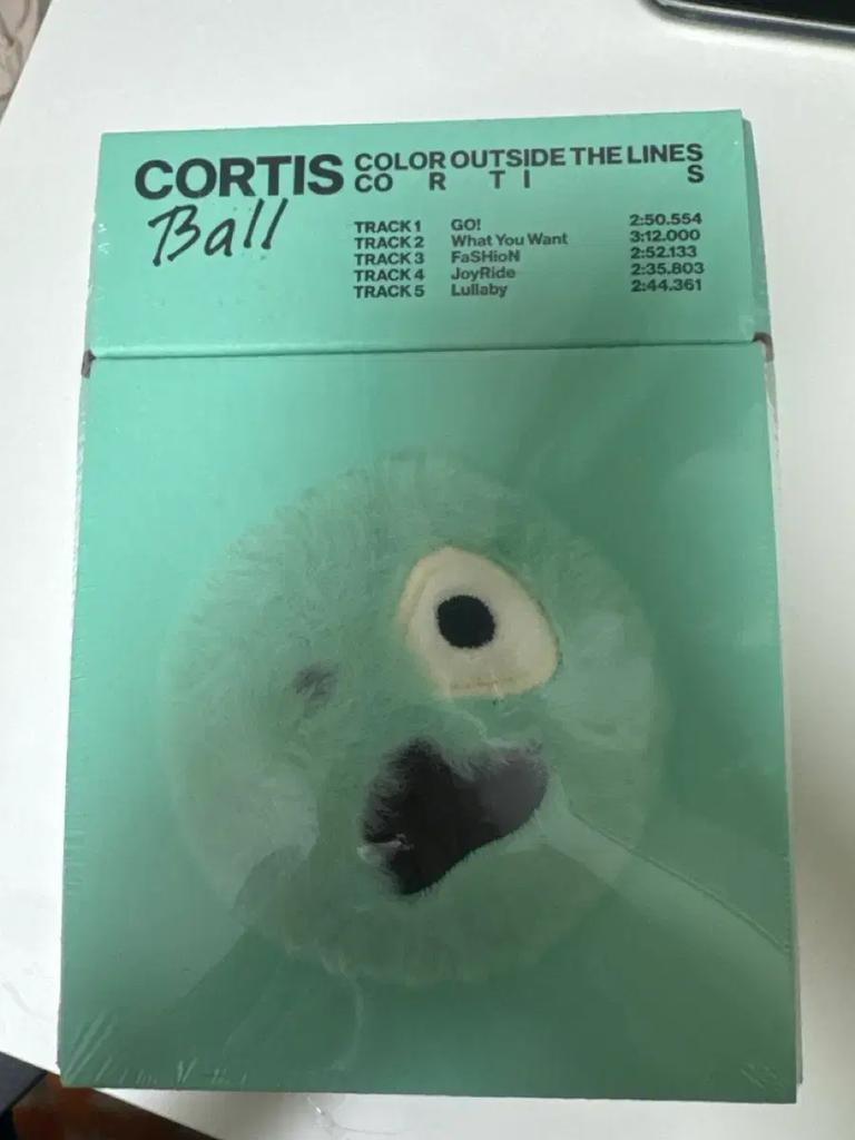 CORTIS Ball, ungeöffnet