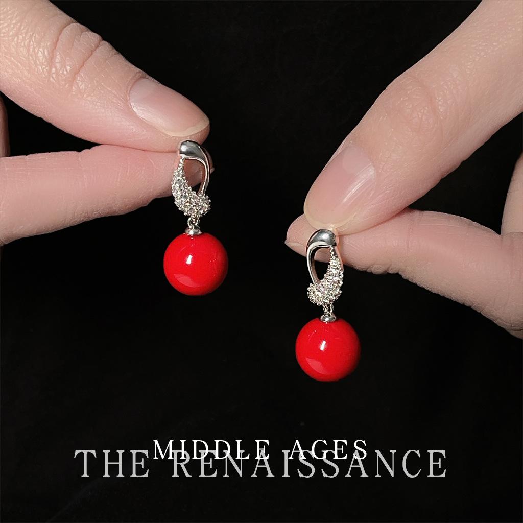 

Light luxury glass red pearl stud earrings retro literary red zircon French earrings women