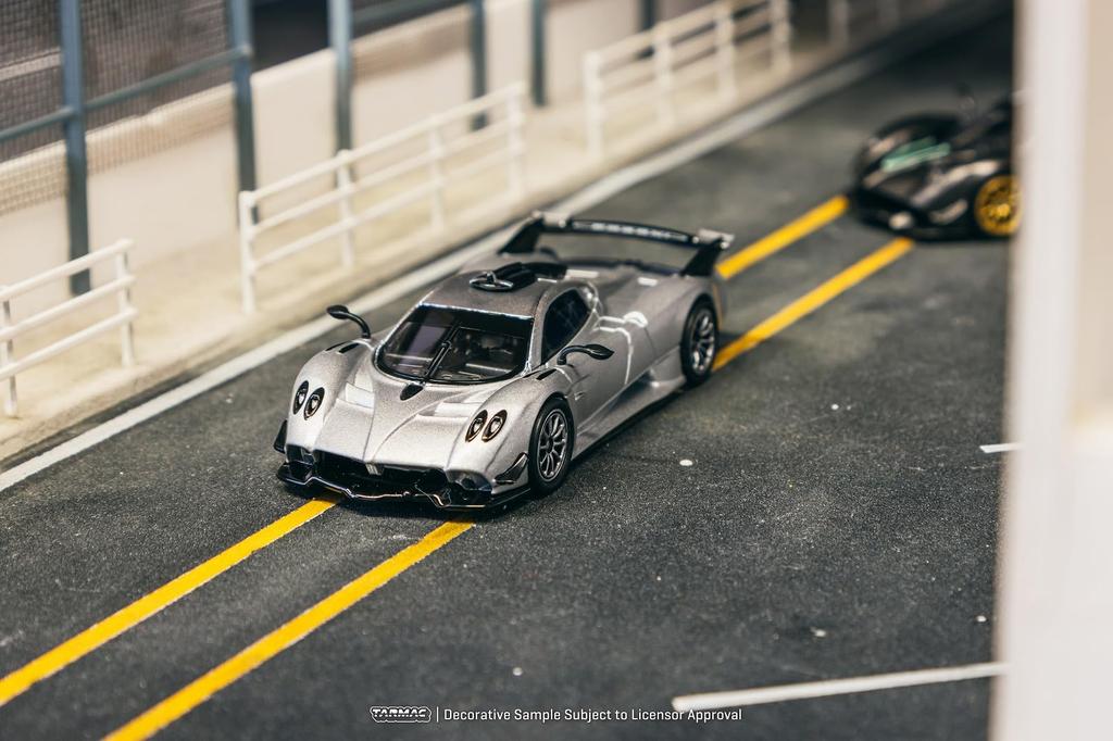 TARMACWORKS Pagani Huayra R Satinsilber Fertigprodukt 1/64 T64G-TL035-SL
