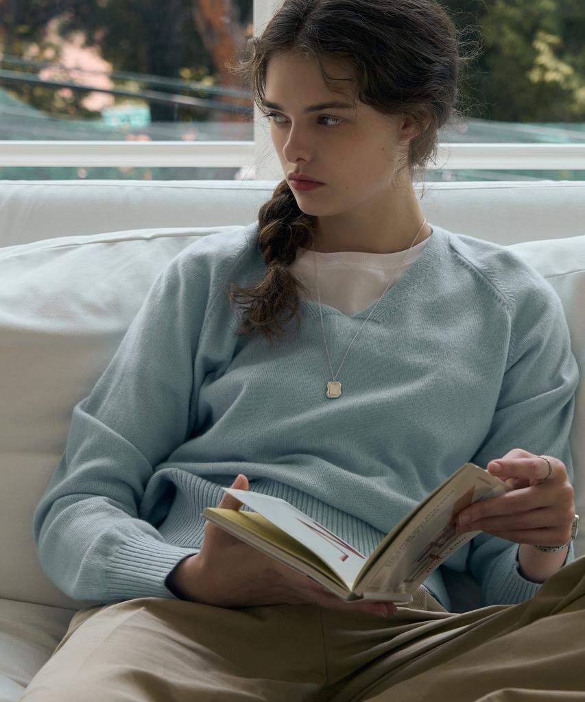 Deuloupisumeon Softy Cashmere Wool Blended V-Neck Knit [Ivory]