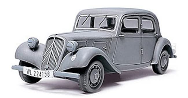 Tamiya 1/48 Scale Limited Edition Focke-Wulf Fw190 D-9 JV44 & Citroën 11CV Staff Car Set Plastic Model Kit 25213