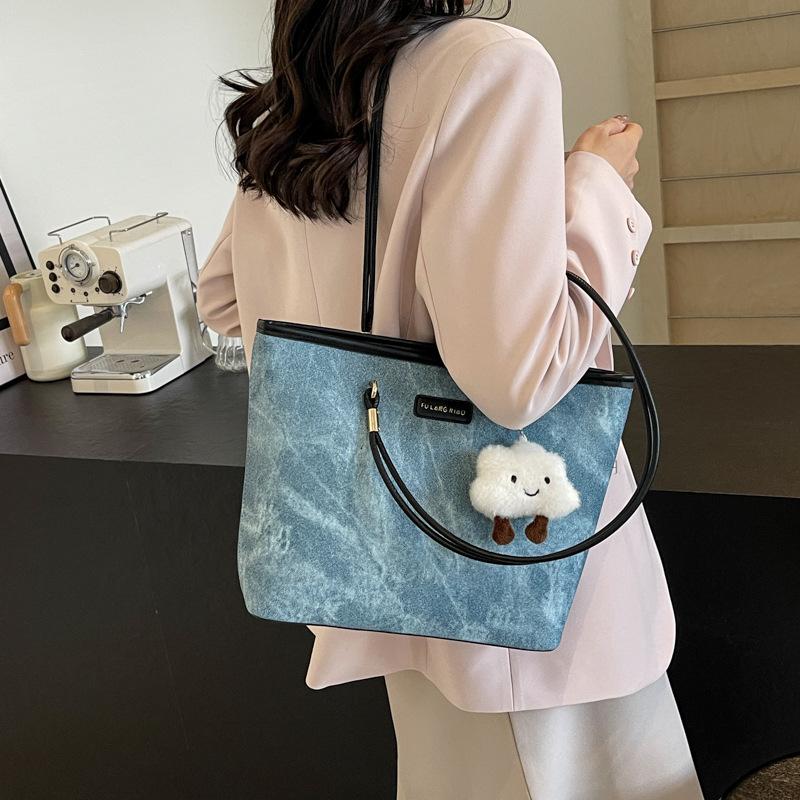 

Текстурированная женская сумка через плечо большой емкости для пригородных поездок