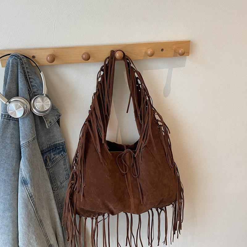 Frosted tassel underarm bag women's 2025 autumn and winter new large-capacity versatile dumpling bag retro shoulder messenger bag