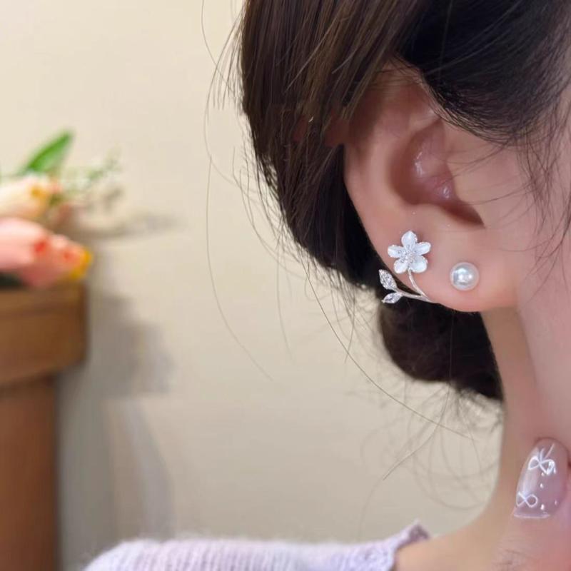 Fashionable Irregular White Pearl Flower Earrings For Women Temperament Romance Petal Earrings Party Wedding Jewelry Gifts