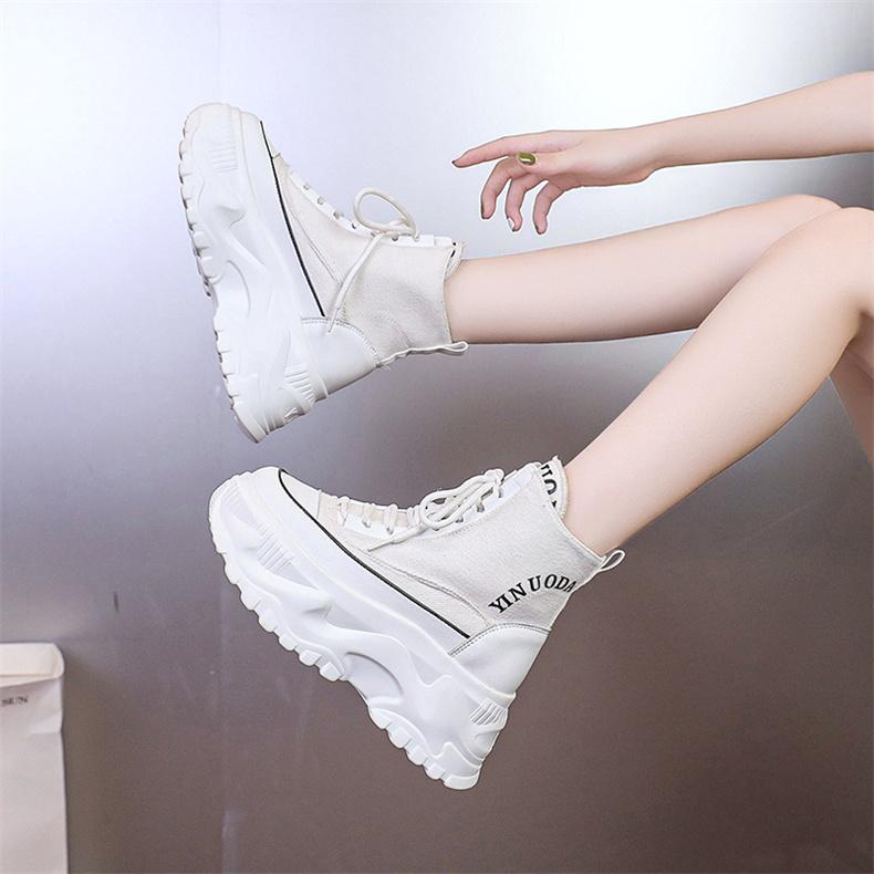 Scarpe da papà primaverili e autunnali Edizione coreana Scarpe semplici da donna con suola spessa che aumentano l'altezza Casual Internet Red High Top Scarpe sportive