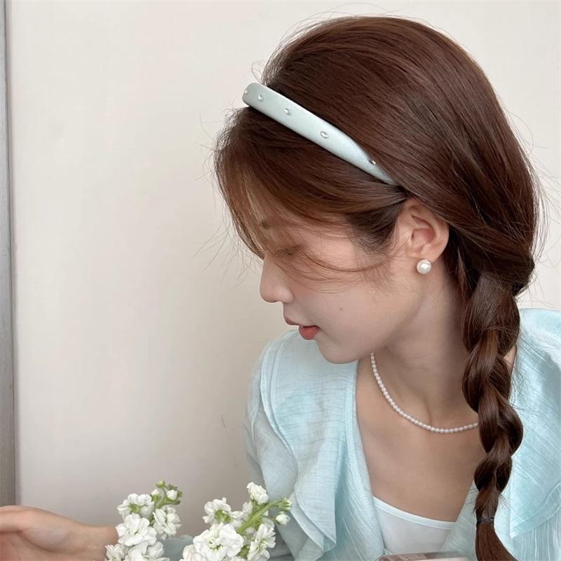 Feminine Pink Crystal Headband with High-End Hair Clip