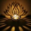 1 Stück Retro Hohl geschnitzter Teelichthalter Buddha Ghee Lampenhalter Licht Schreibtisch Dekoration Ornamente Buddhistische Vorräte Geschenk